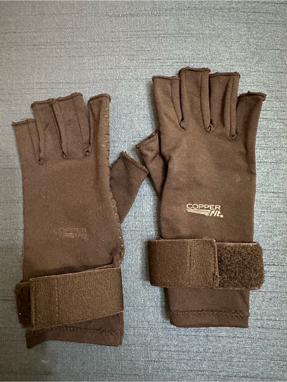 COPPER FIT Women’s Black Compression Fingerless Gloves—Size S/M